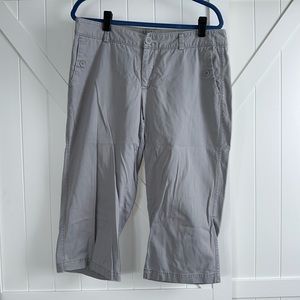 EUC Women's Dockers Gray Capri Chino Pants Sz 14